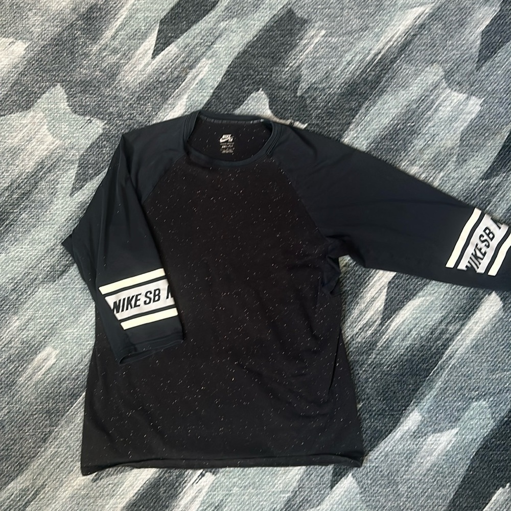 Nike SB base ball tee large